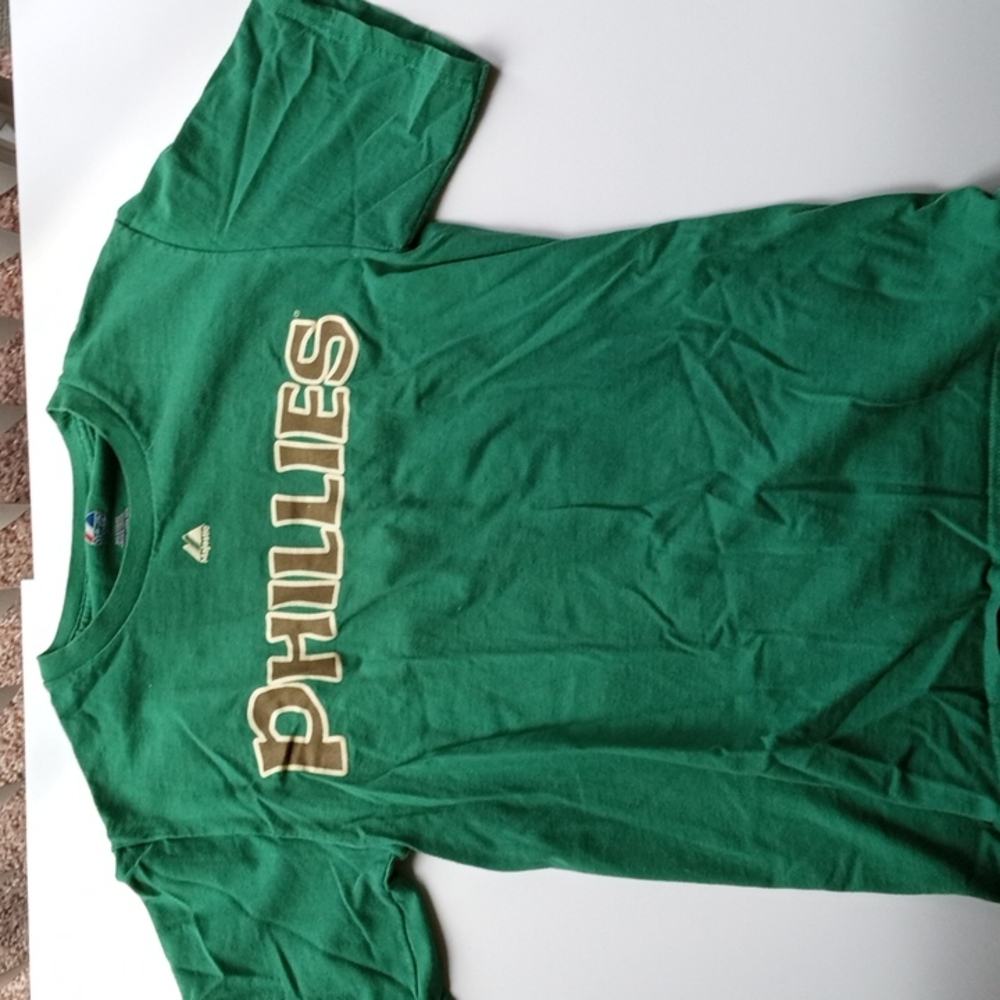 Phillies t shirt